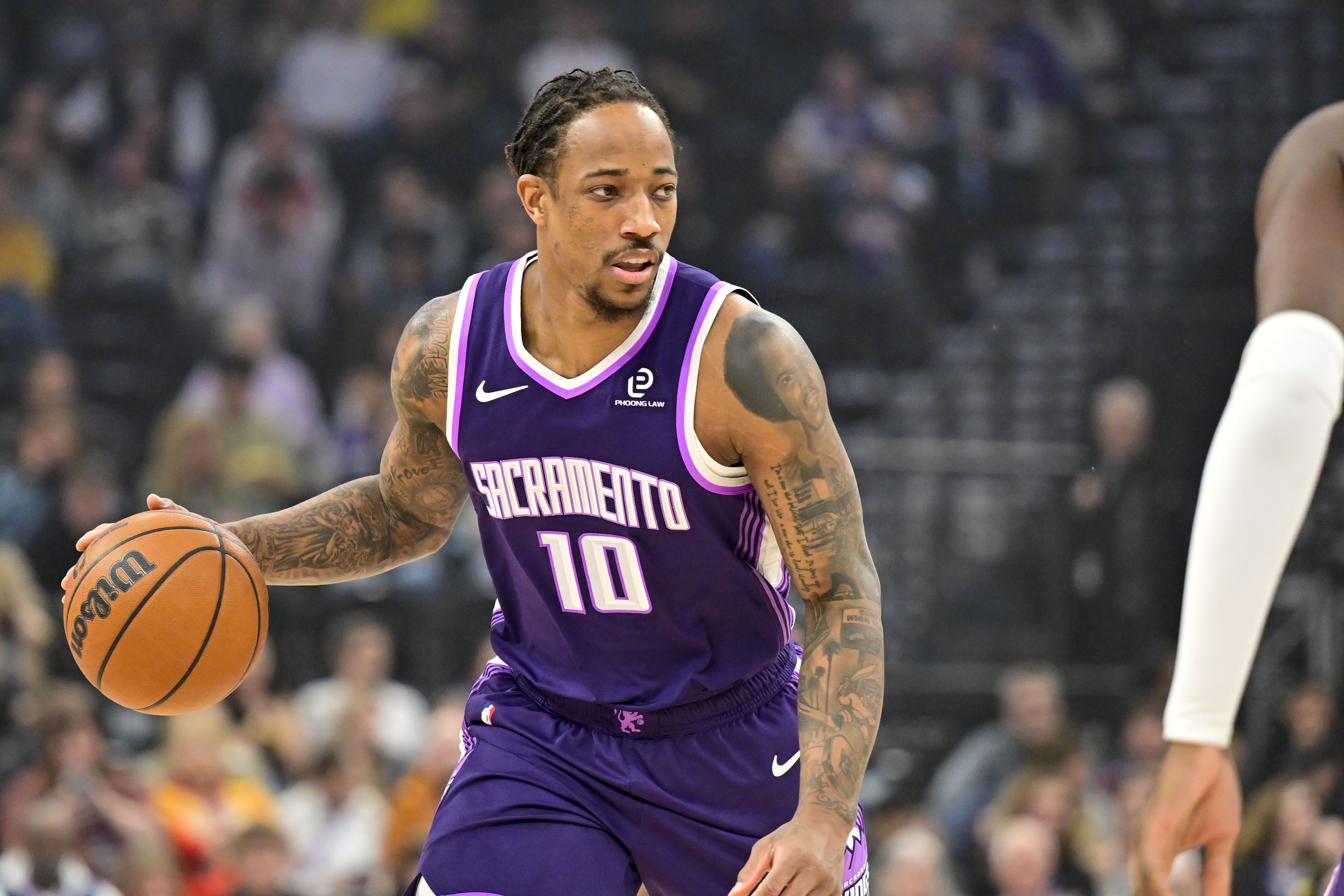 开云app-得分能力&持续性缺一不可!总得分前20全员出场数超1k 老詹超1.6k